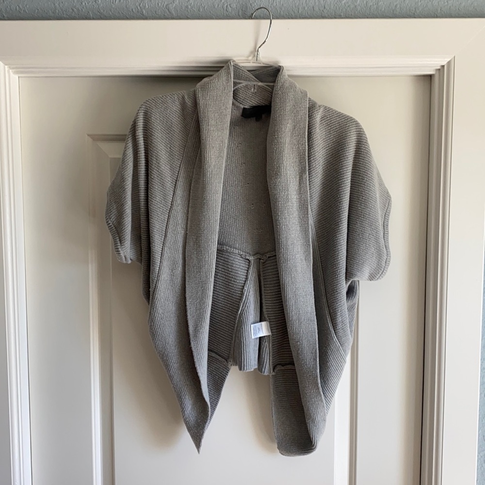 Grey cotton short sleeve wrap